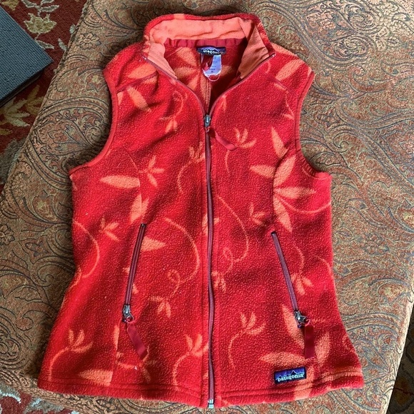 Patagonia synchilla vest fleece cherry red floral flowers womens athletic fit M - Picture 1 of 7